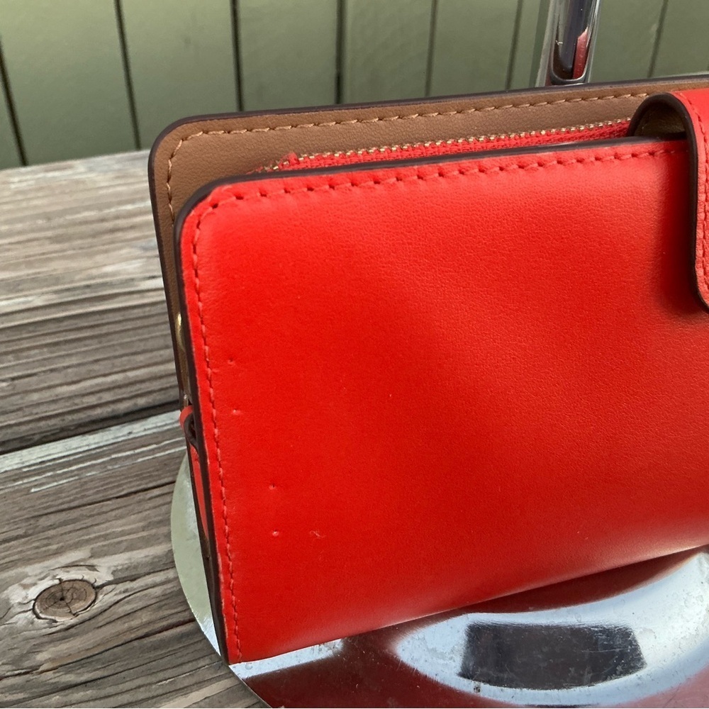 Coach Scarlet LeatherWomen Red Clutch Wallet - Picture 3 of 8